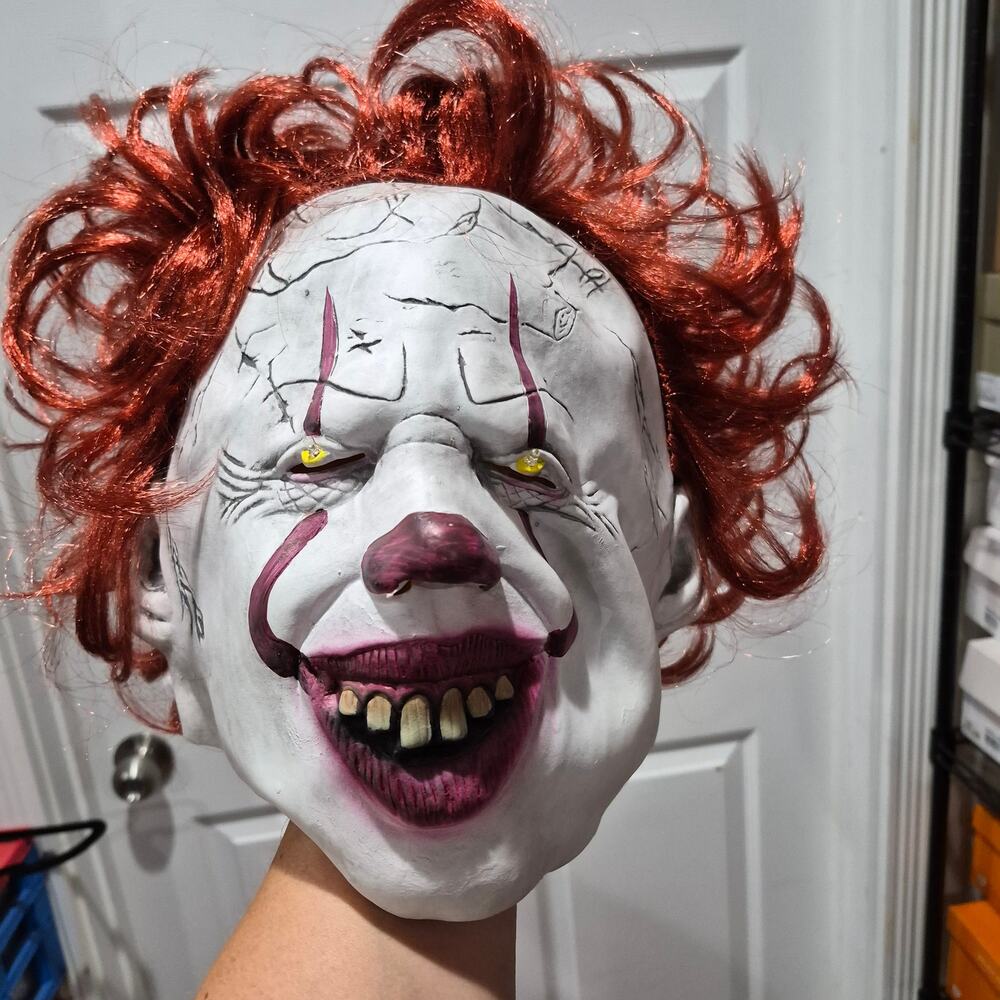 NEW Halloween Pennywise Clown LED Light-Up Stephen King's IT latex MASK